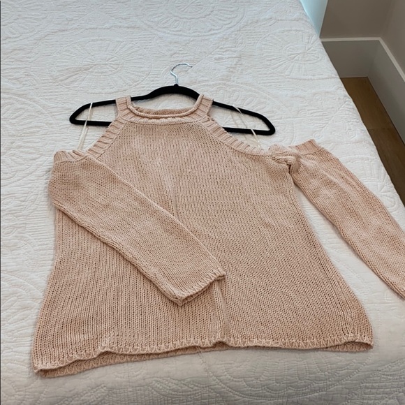 Cold shoulder sweater - Picture 1 of 5